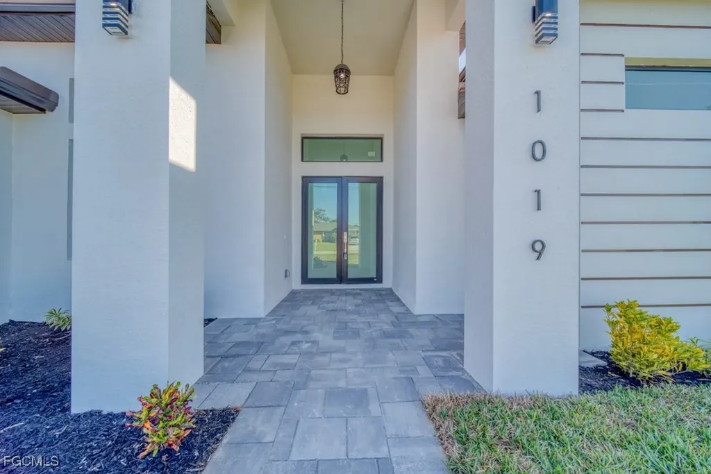 1019 SW 8th Court Cape Coral FL 33991