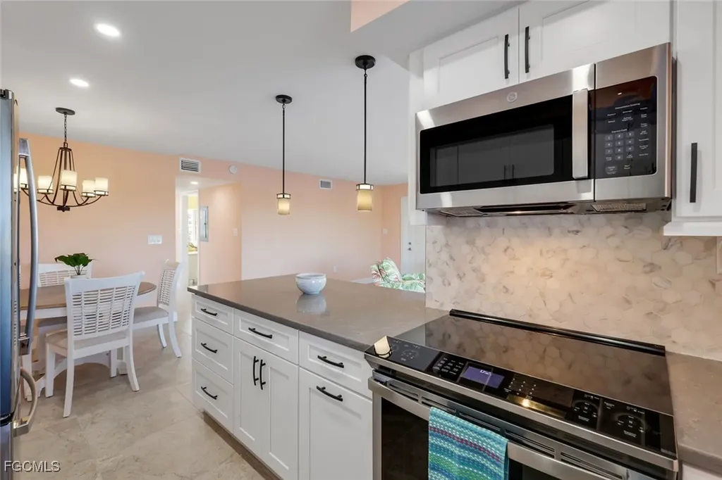 1610 Middle Gulf Drive Sanibel FL 33957