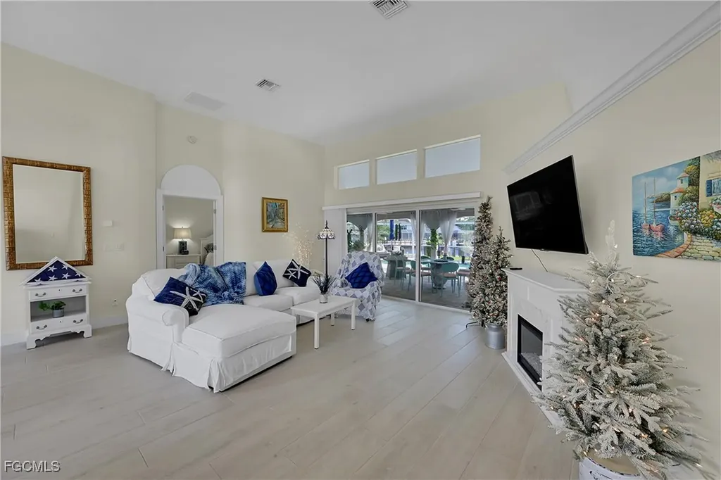 1118 El Dorado Parkway W Cape Coral FL 33914