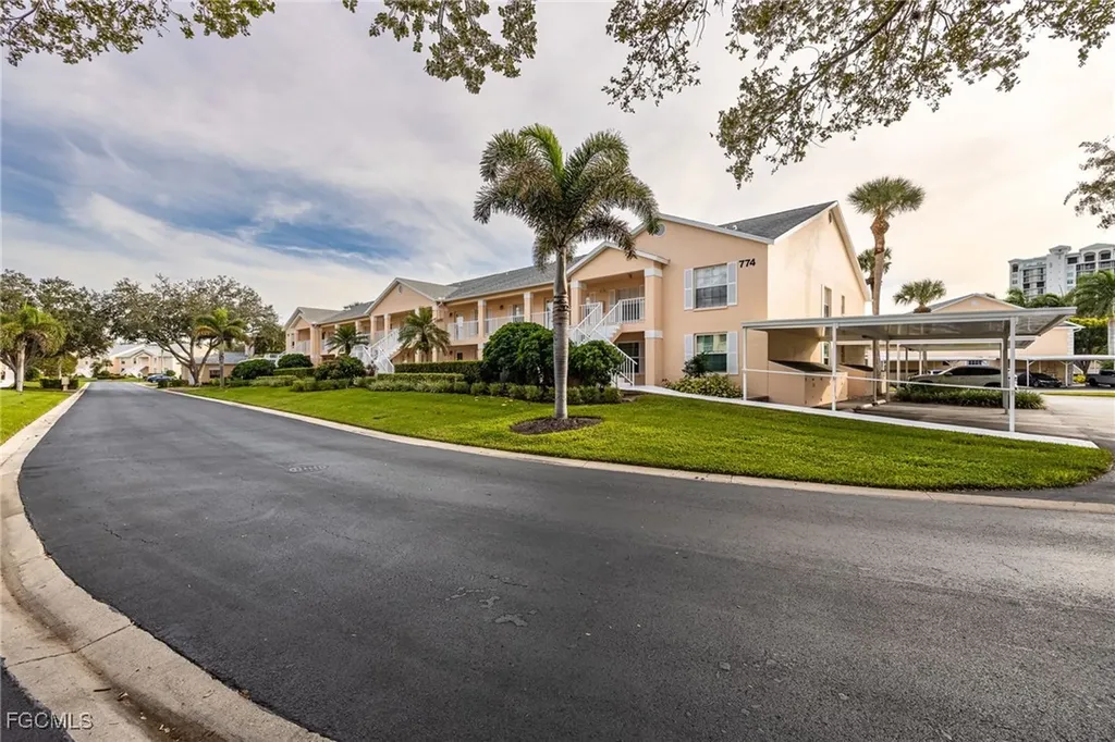 774 Wiggins Lake Drive Naples FL 34110
