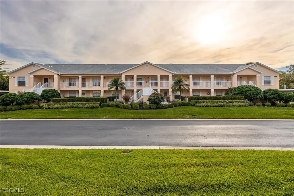 774 Wiggins Lake Drive Naples FL 34110