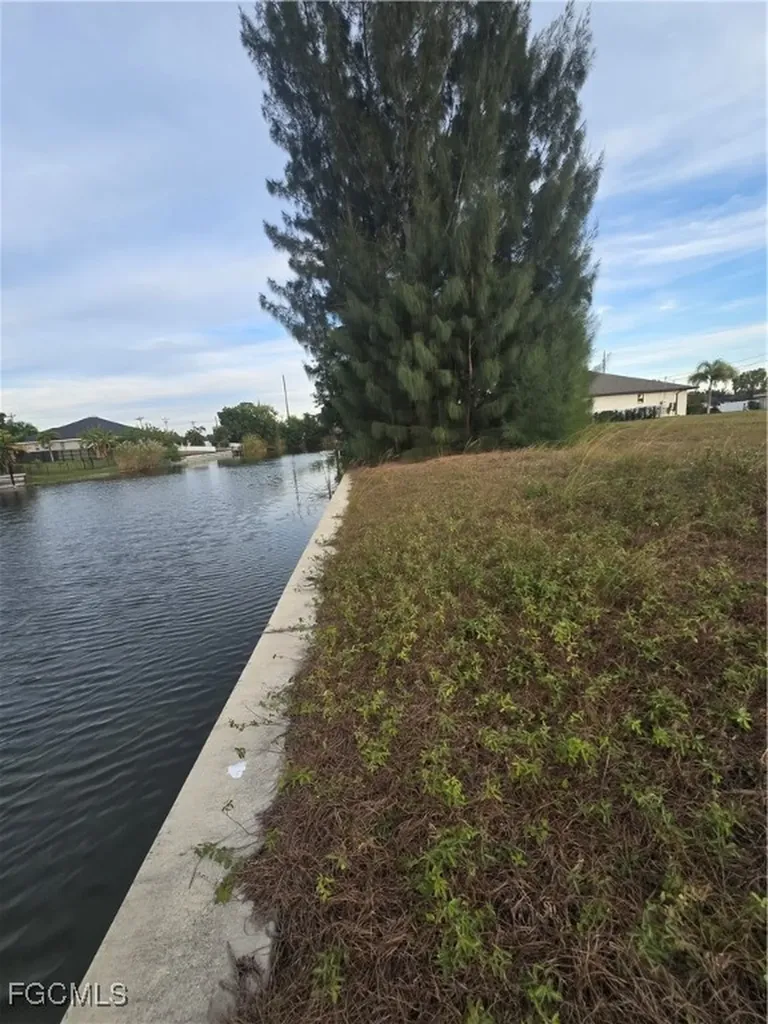 125 SW 28th Terrace Cape Coral FL 33914