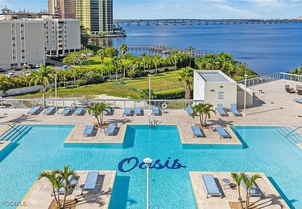 3000 Oasis Grand Boulevard Fort Myers FL 33916