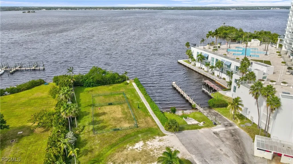 3000 Oasis Grand Boulevard Fort Myers FL 33916