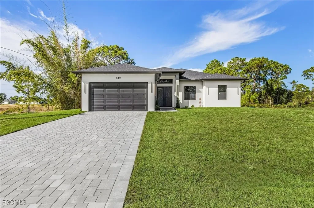 842 Nina Avenue S Lehigh Acres FL 33974