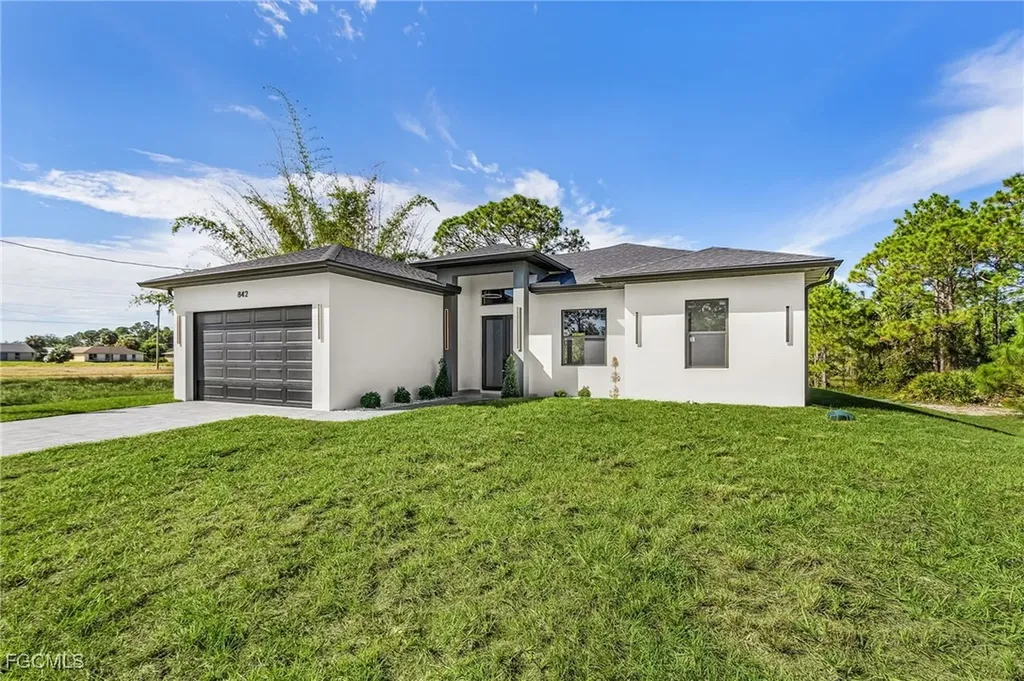 842 Nina Avenue S Lehigh Acres FL 33974