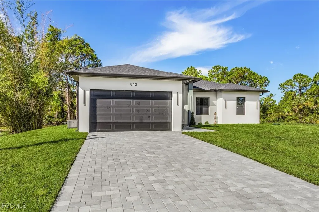 842 Nina Avenue S Lehigh Acres FL 33974