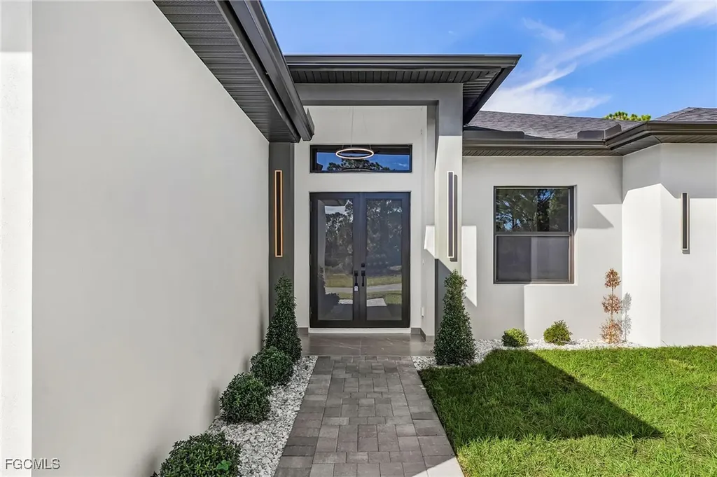 842 Nina Avenue S Lehigh Acres FL 33974