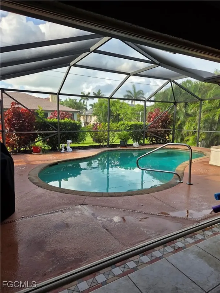 1725 SW 49th Lane Cape Coral FL 33914