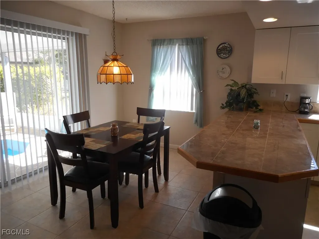 3817 SE 11th Avenue Cape Coral FL 33904