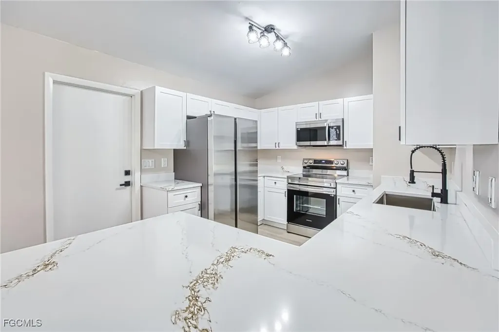 4022 SW 8th Place Cape Coral FL 33914