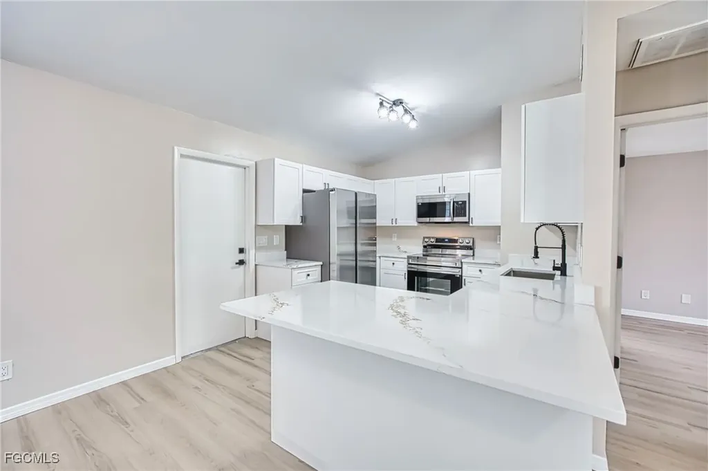 4022 SW 8th Place Cape Coral FL 33914