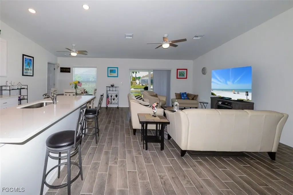 1324 SW 8th Place Cape Coral FL 33991