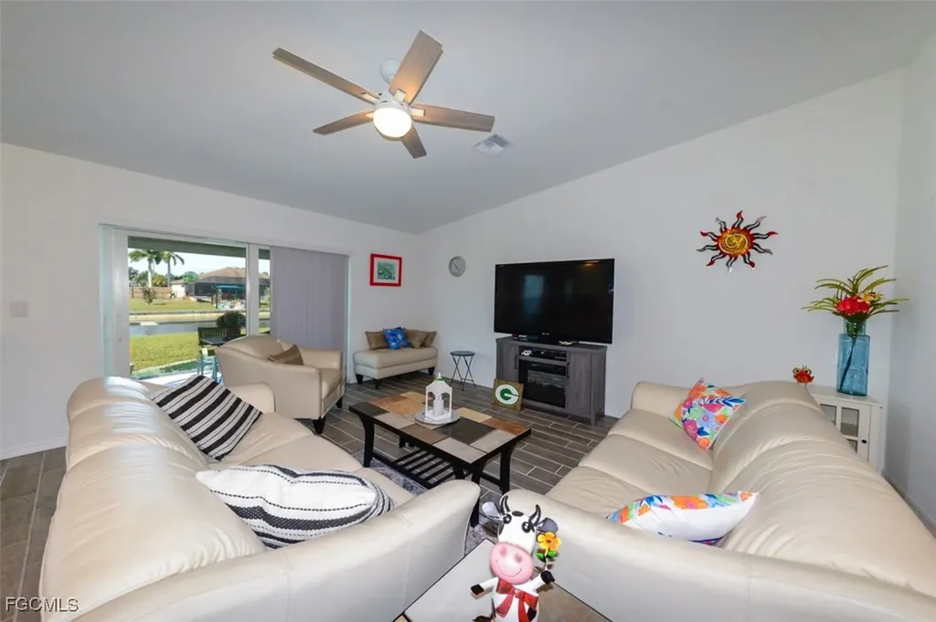 1324 SW 8th Place Cape Coral FL 33991