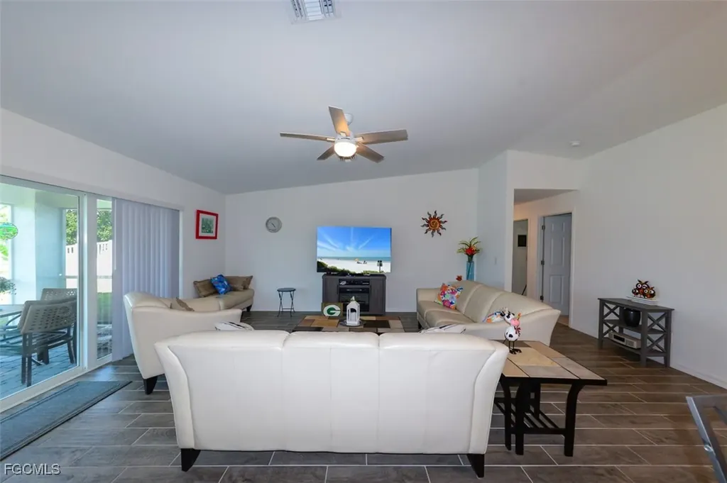 1324 SW 8th Place Cape Coral FL 33991