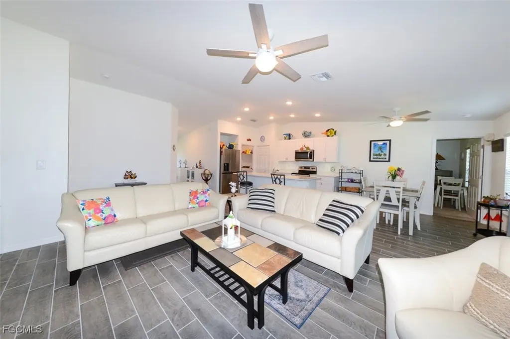 1324 SW 8th Place Cape Coral FL 33991