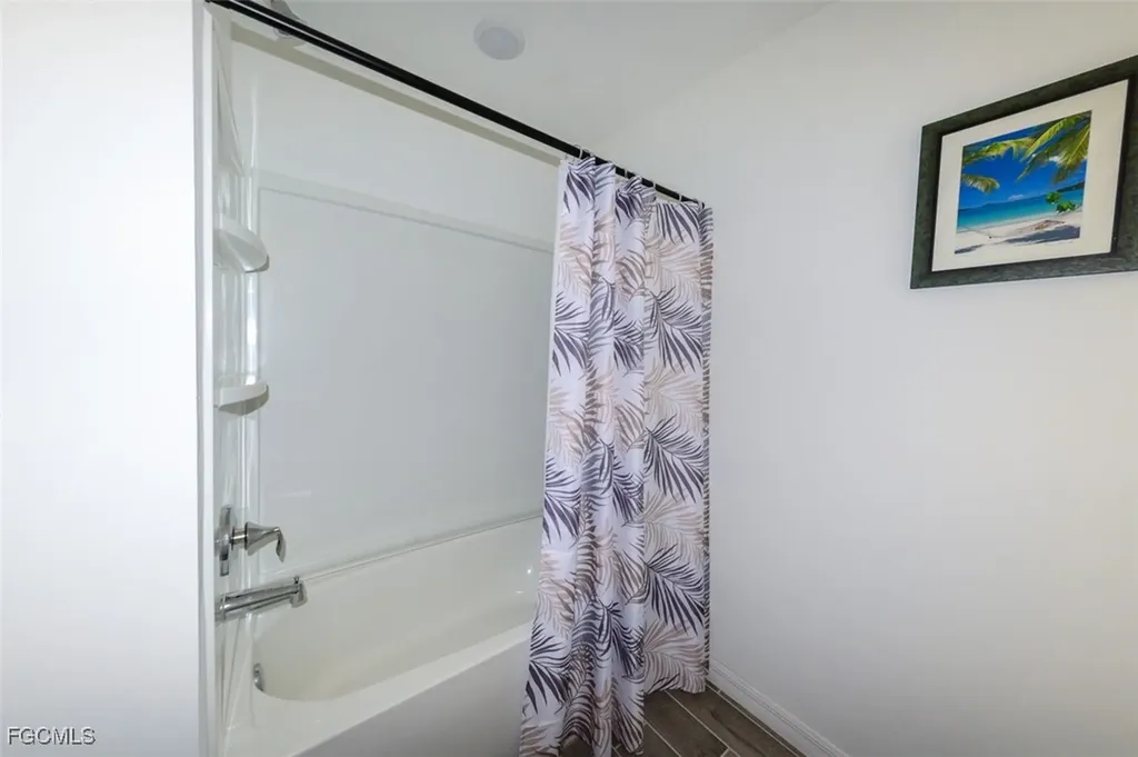 1324 SW 8th Place Cape Coral FL 33991