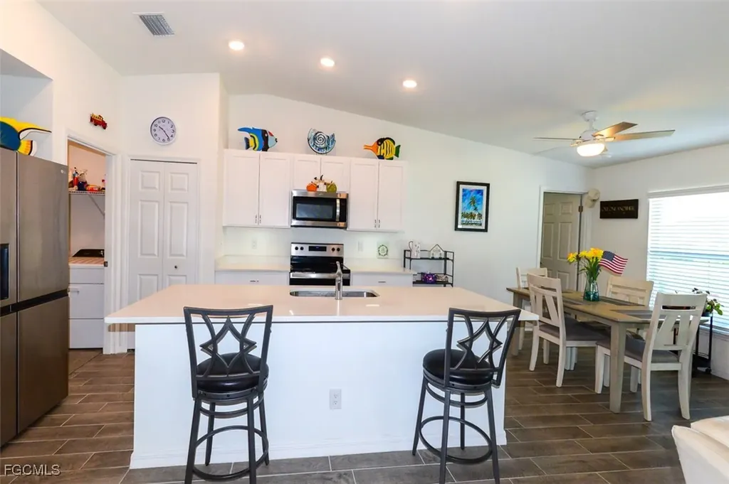 1324 SW 8th Place Cape Coral FL 33991