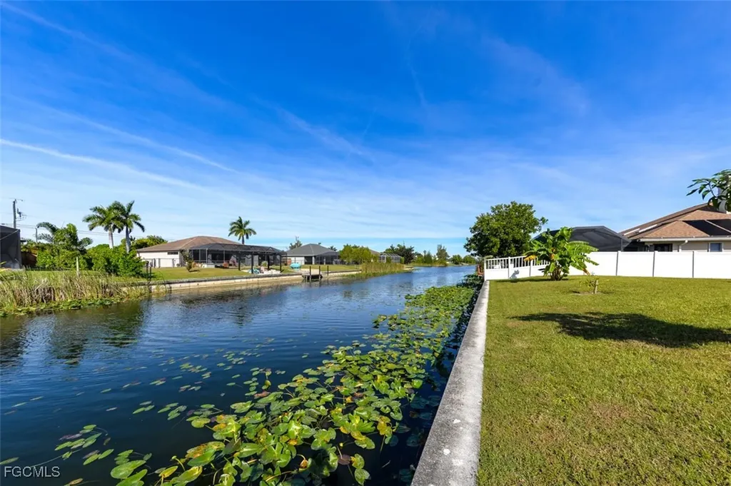 1324 SW 8th Place Cape Coral FL 33991