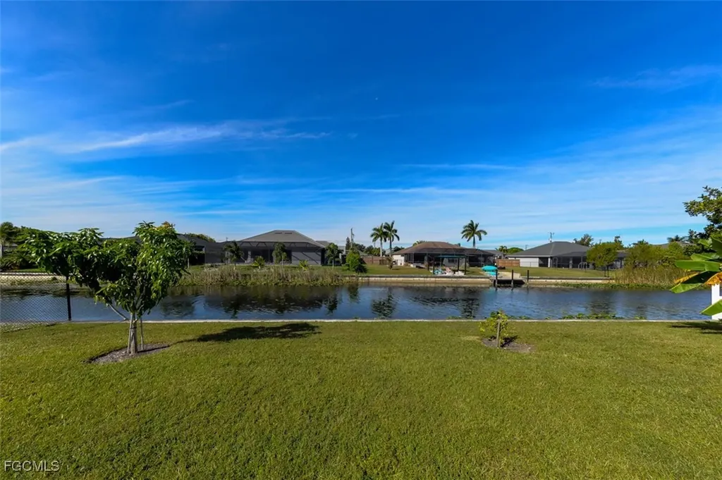 1324 SW 8th Place Cape Coral FL 33991