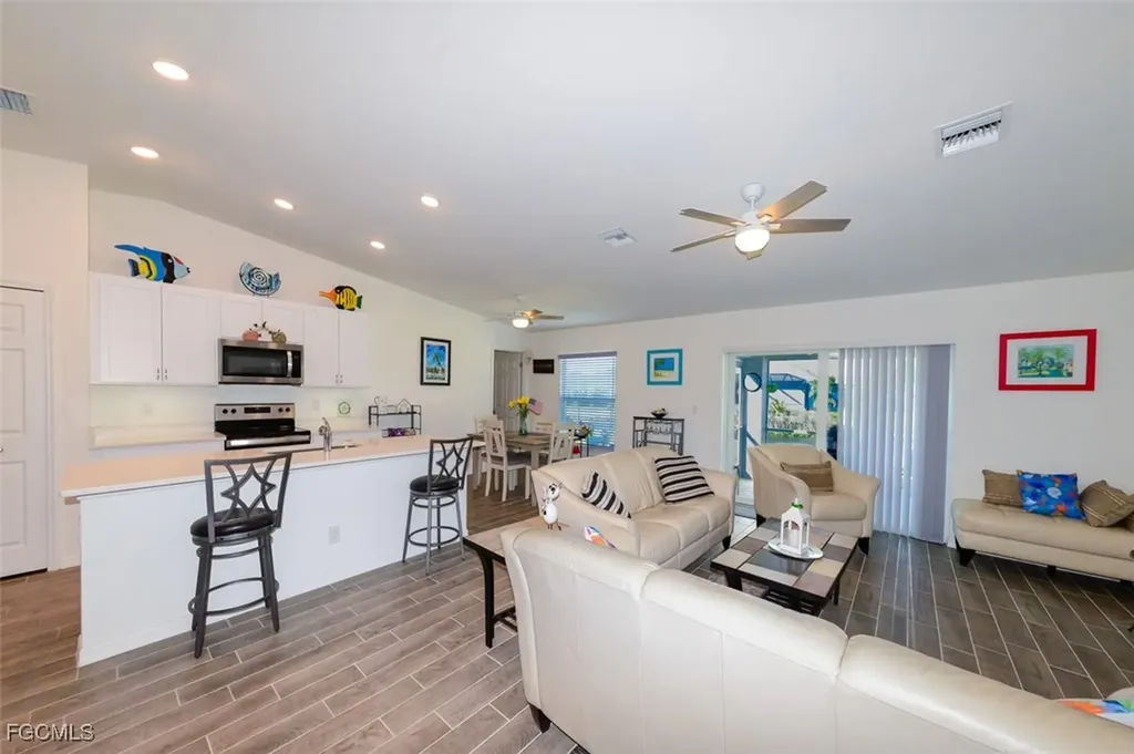 1324 SW 8th Place Cape Coral FL 33991