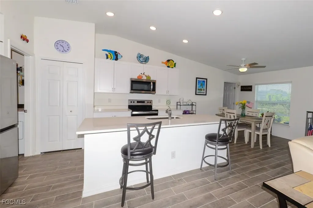 1324 SW 8th Place Cape Coral FL 33991