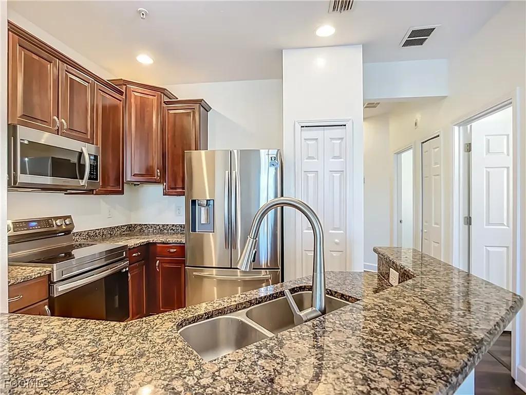 3668 Parkridge Circle Sarasota FL 34243