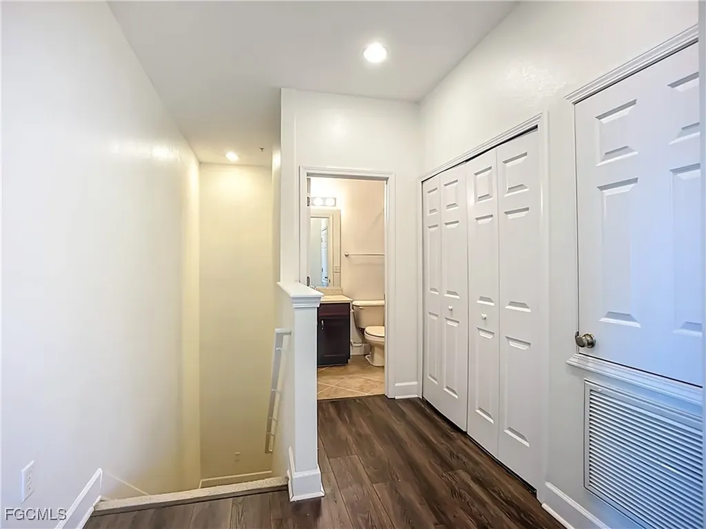 3668 Parkridge Circle Sarasota FL 34243