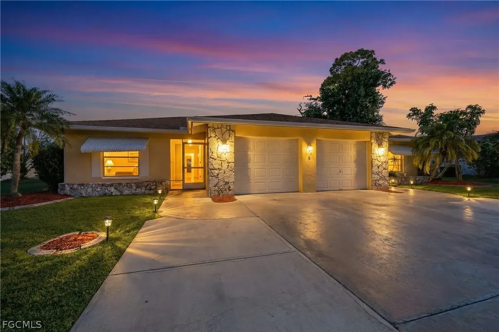 924 SE 24th Avenue Cape Coral FL 33990