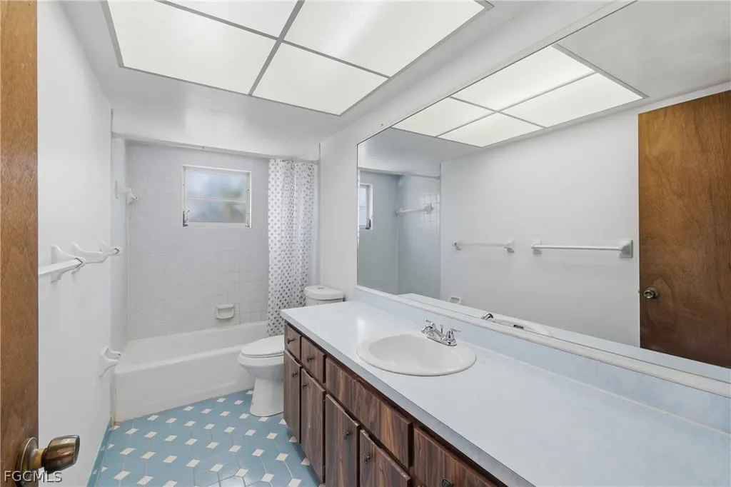 924 SE 24th Avenue Cape Coral FL 33990