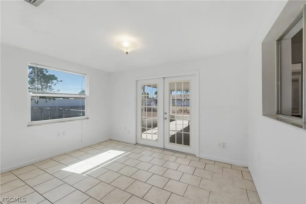 924 SE 24th Avenue Cape Coral FL 33990