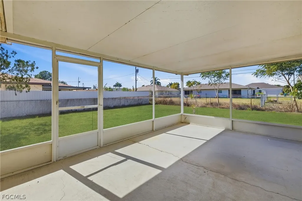 924 SE 24th Avenue Cape Coral FL 33990
