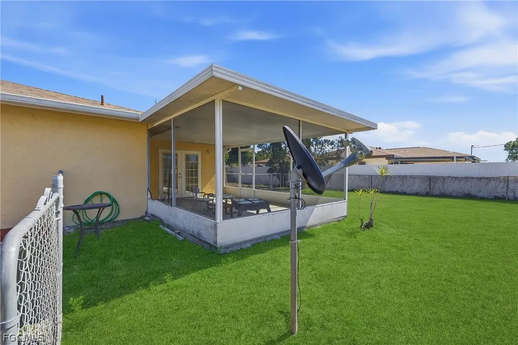 924 SE 24th Avenue Cape Coral FL 33990