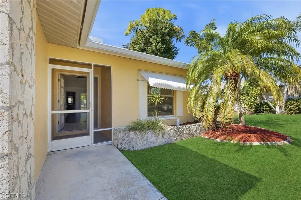 924 SE 24th Avenue Cape Coral FL 33990