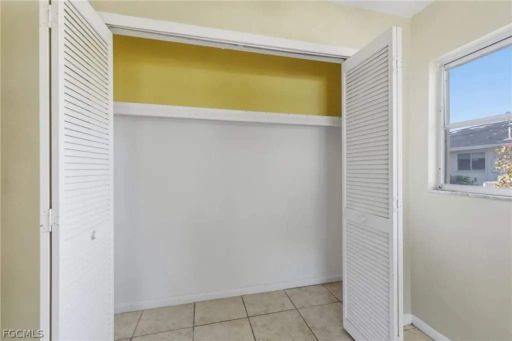 924 SE 24th Avenue Cape Coral FL 33990