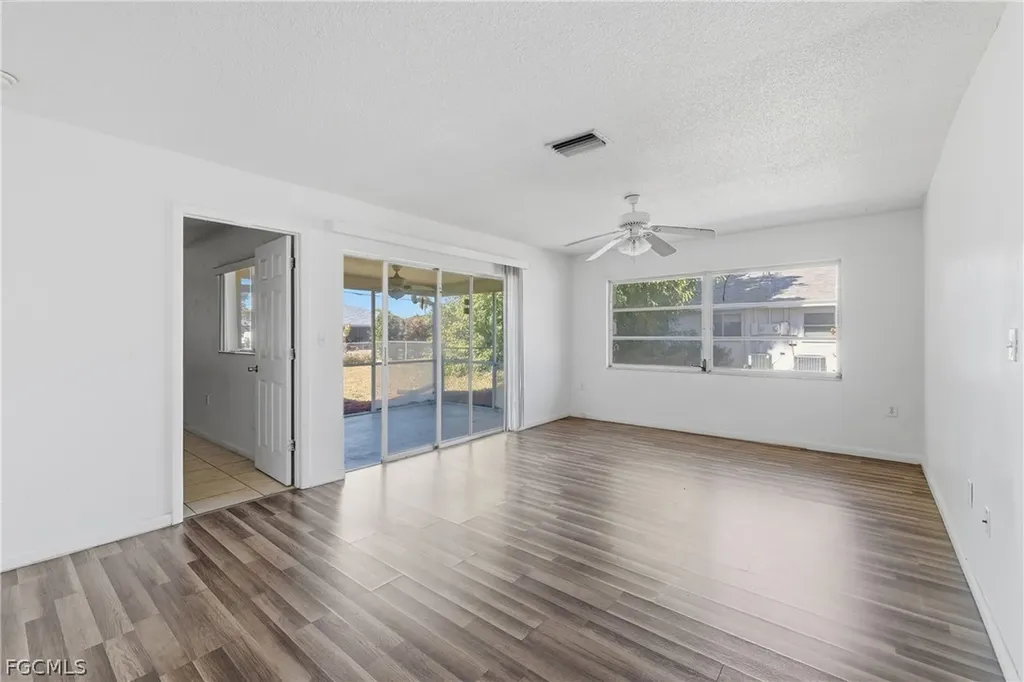 924 SE 24th Avenue Cape Coral FL 33990