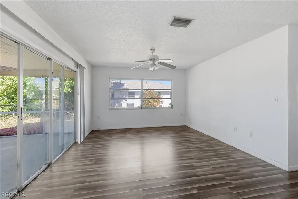 924 SE 24th Avenue Cape Coral FL 33990