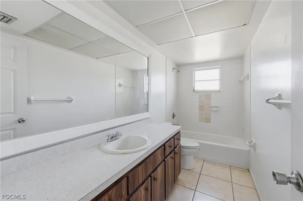 924 SE 24th Avenue Cape Coral FL 33990