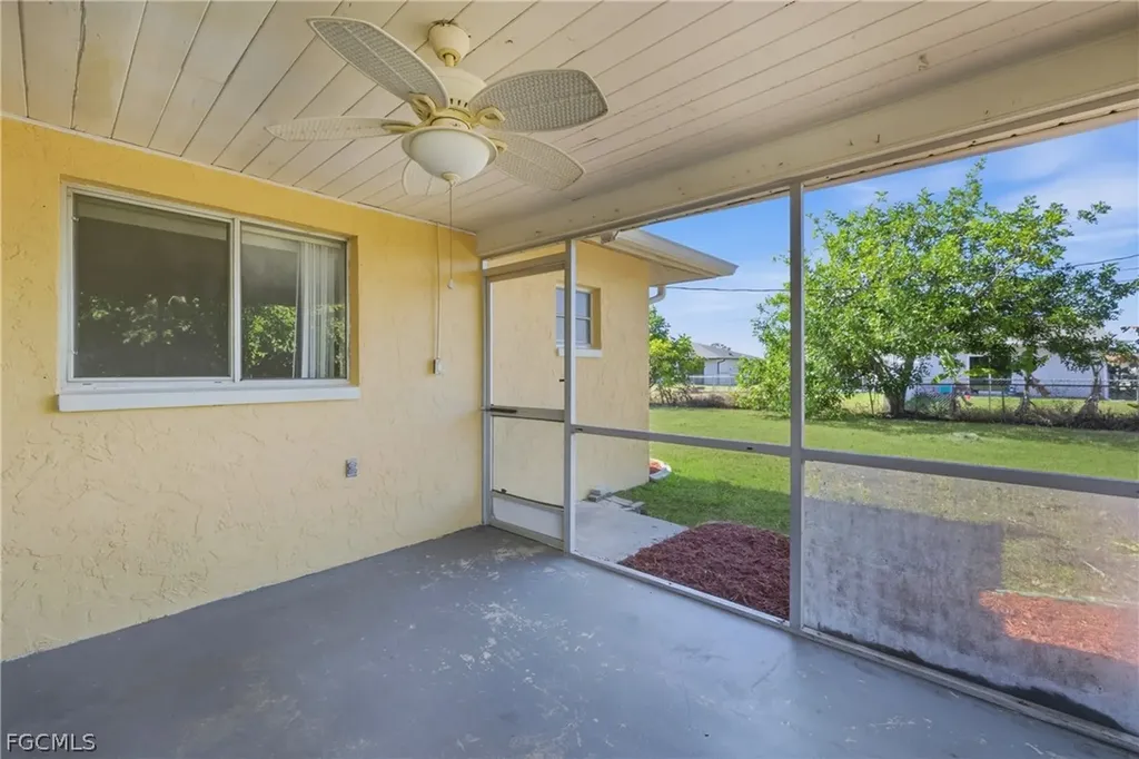 924 SE 24th Avenue Cape Coral FL 33990
