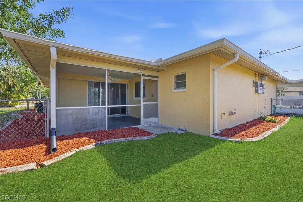 924 SE 24th Avenue Cape Coral FL 33990