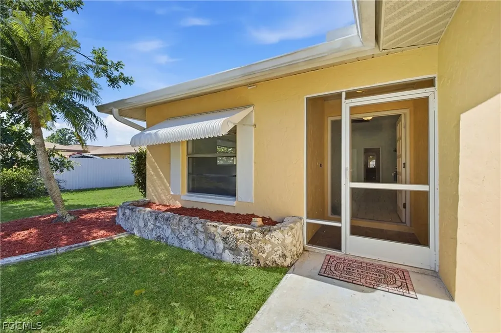 924 SE 24th Avenue Cape Coral FL 33990