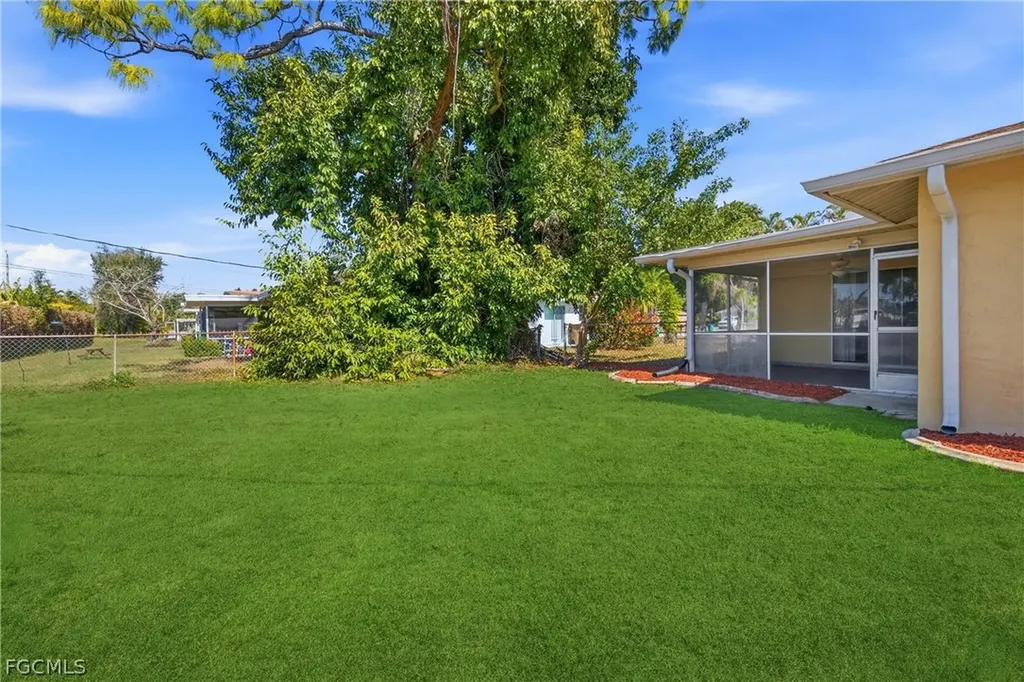 924 SE 24th Avenue Cape Coral FL 33990