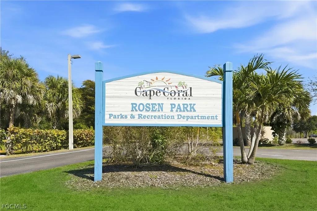 924 SE 24th Avenue Cape Coral FL 33990