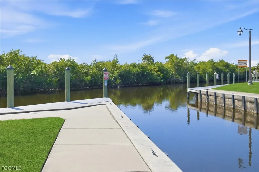 924 SE 24th Avenue Cape Coral FL 33990