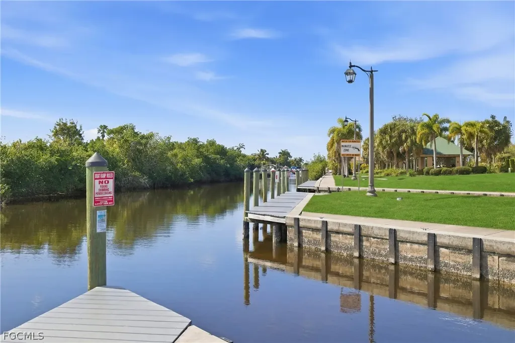 924 SE 24th Avenue Cape Coral FL 33990