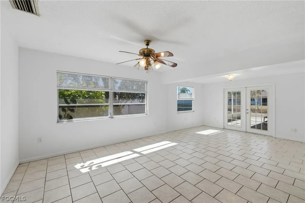 924 SE 24th Avenue Cape Coral FL 33990