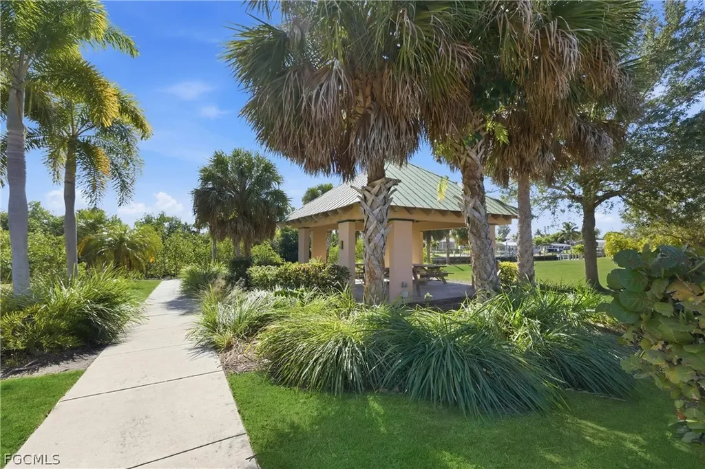 924 SE 24th Avenue Cape Coral FL 33990