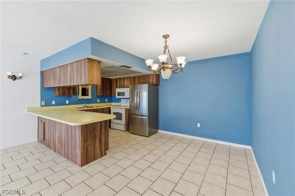 924 SE 24th Avenue Cape Coral FL 33990