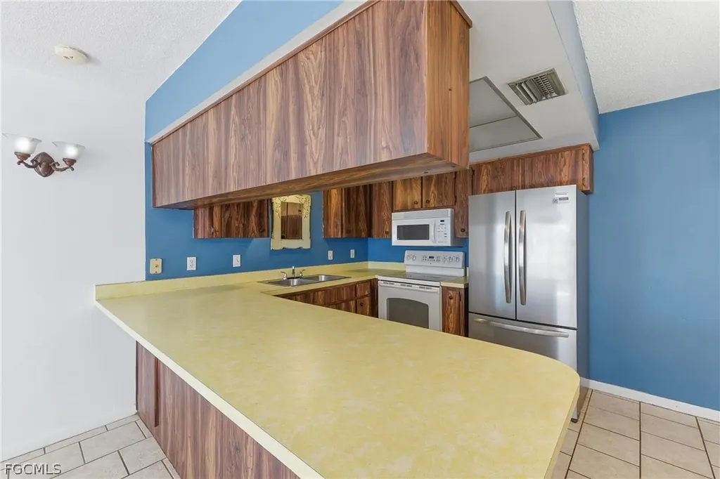 924 SE 24th Avenue Cape Coral FL 33990