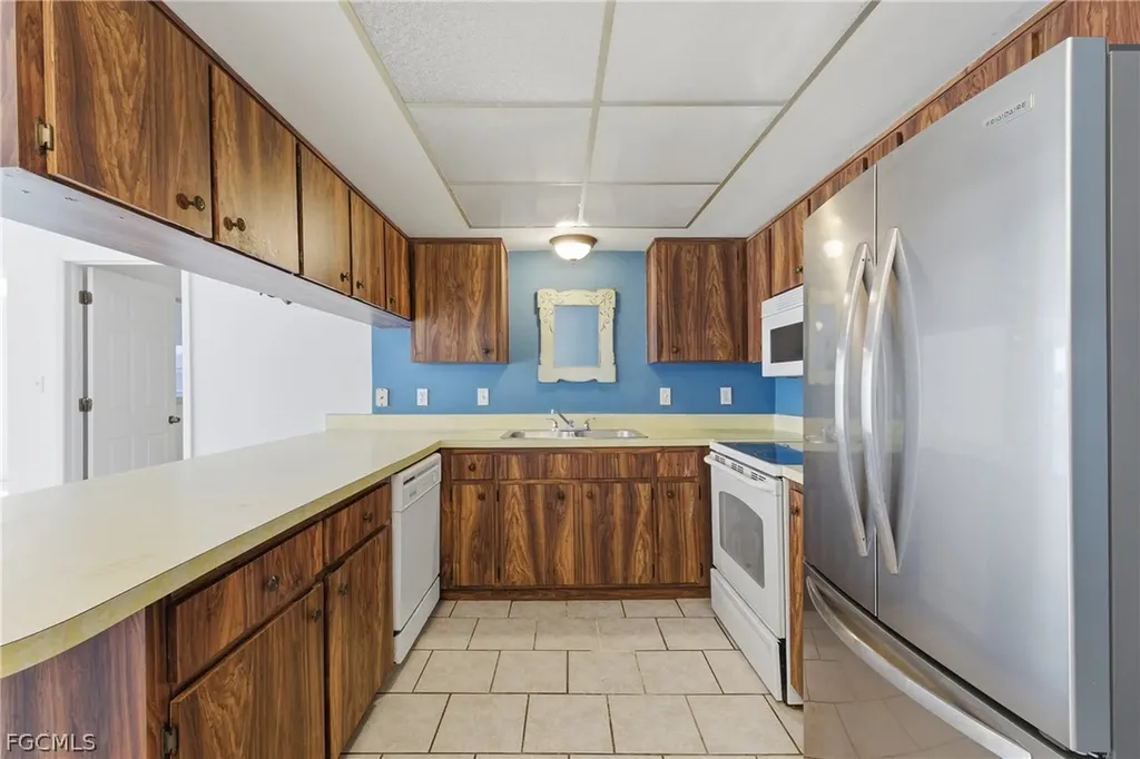 924 SE 24th Avenue Cape Coral FL 33990